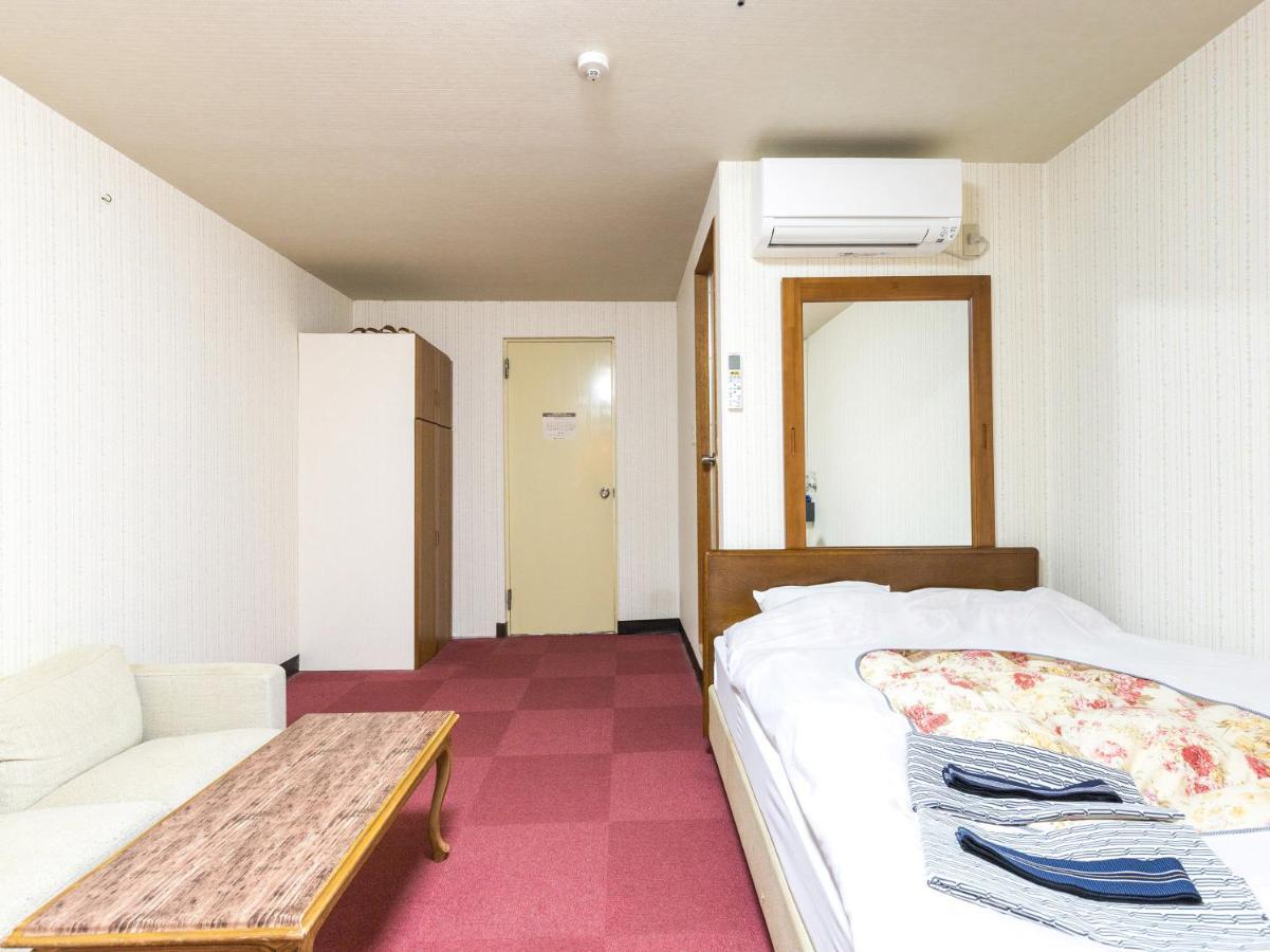 Oyo Joetsu Central Hotel Takada-Nakamachi Exterior foto